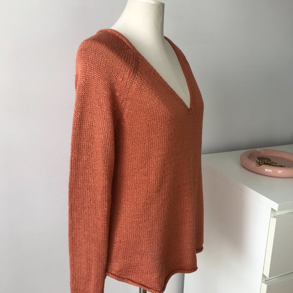 H&M Knitted Burnt Orange V-Neck Sweater - Picture 4 of 8